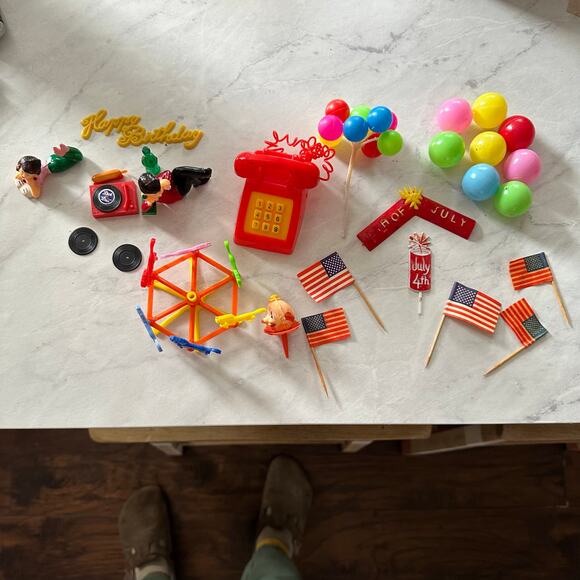 Vintage mixed lot plastic cake toppers balloons clown telephone July 4th picks - Picture 6 of 6